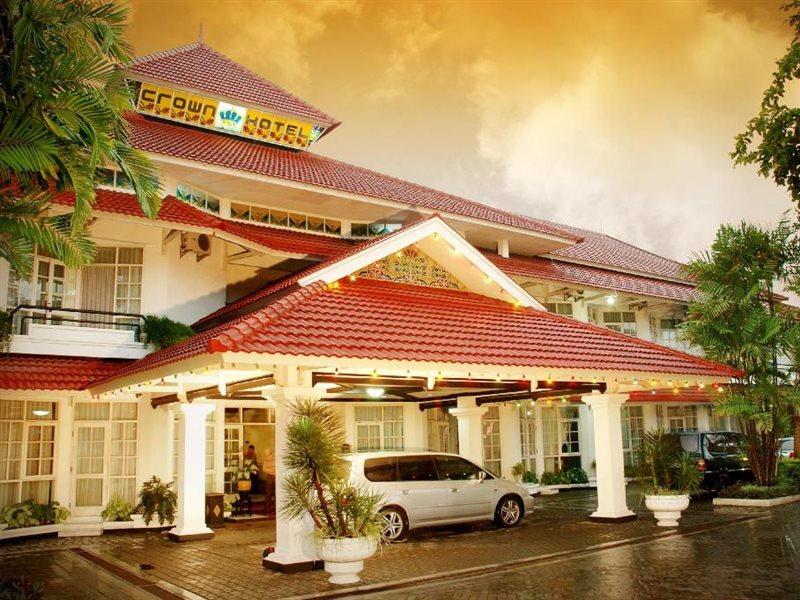 Urbanview Hotel Crown Tasikmalaya By Reddoorz Ngoại thất bức ảnh