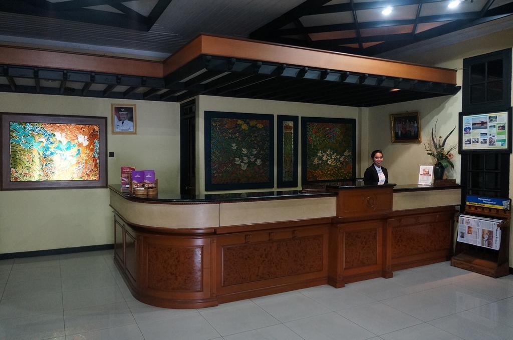 Urbanview Hotel Crown Tasikmalaya By Reddoorz Ngoại thất bức ảnh