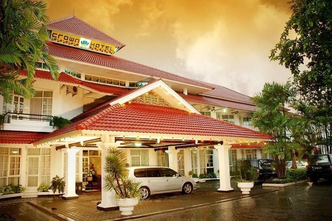 Urbanview Hotel Crown Tasikmalaya By Reddoorz Ngoại thất bức ảnh