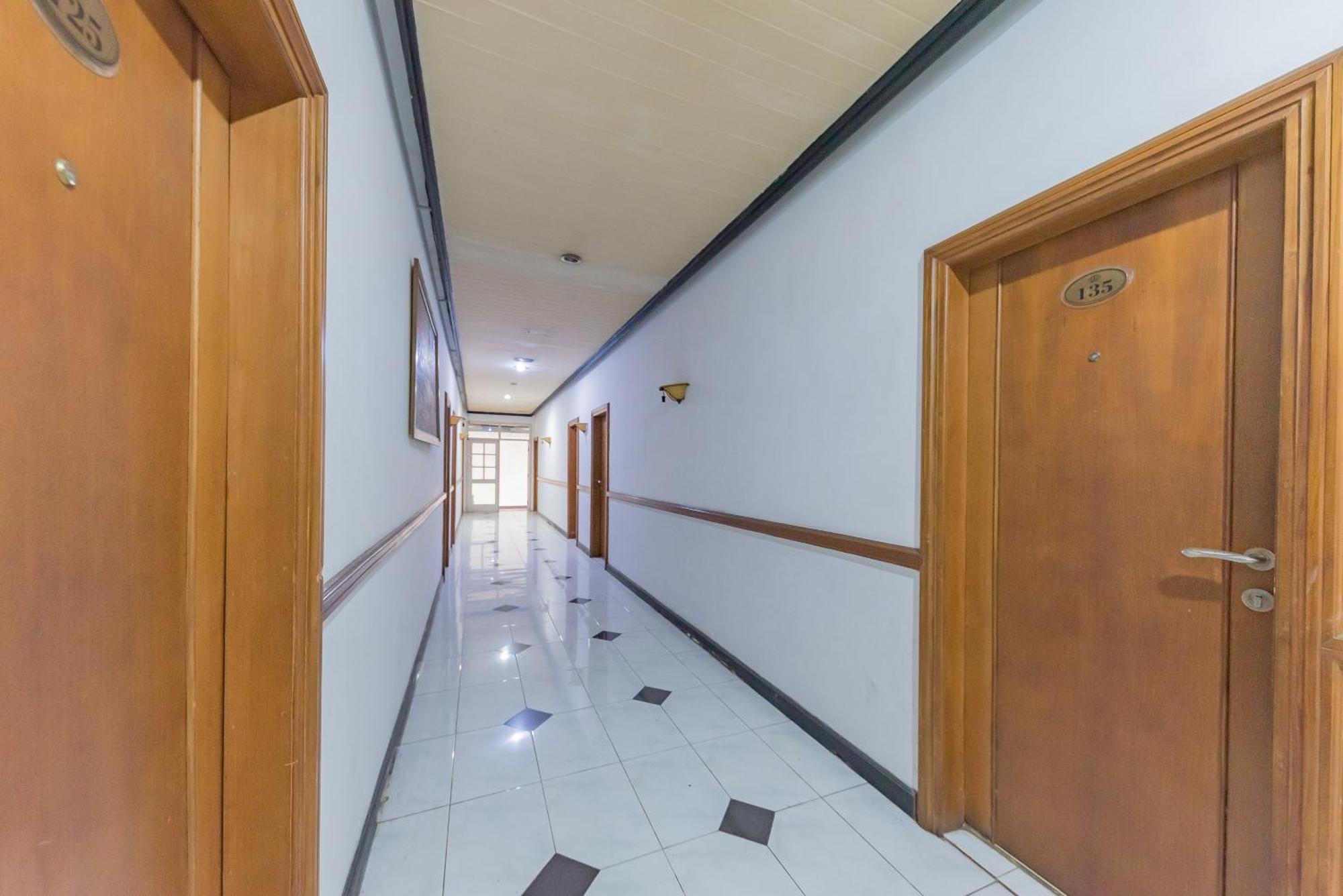 Urbanview Hotel Crown Tasikmalaya By Reddoorz Ngoại thất bức ảnh