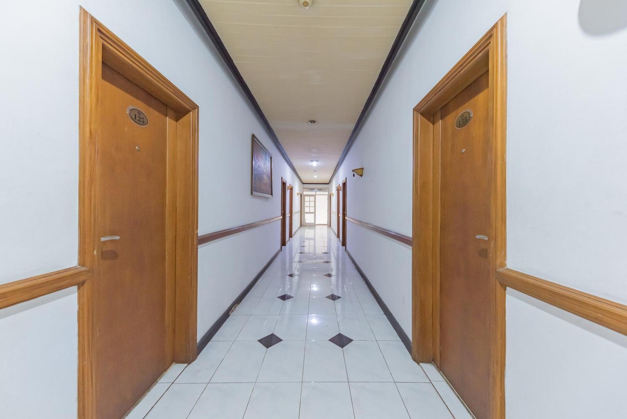 Urbanview Hotel Crown Tasikmalaya By Reddoorz Ngoại thất bức ảnh
