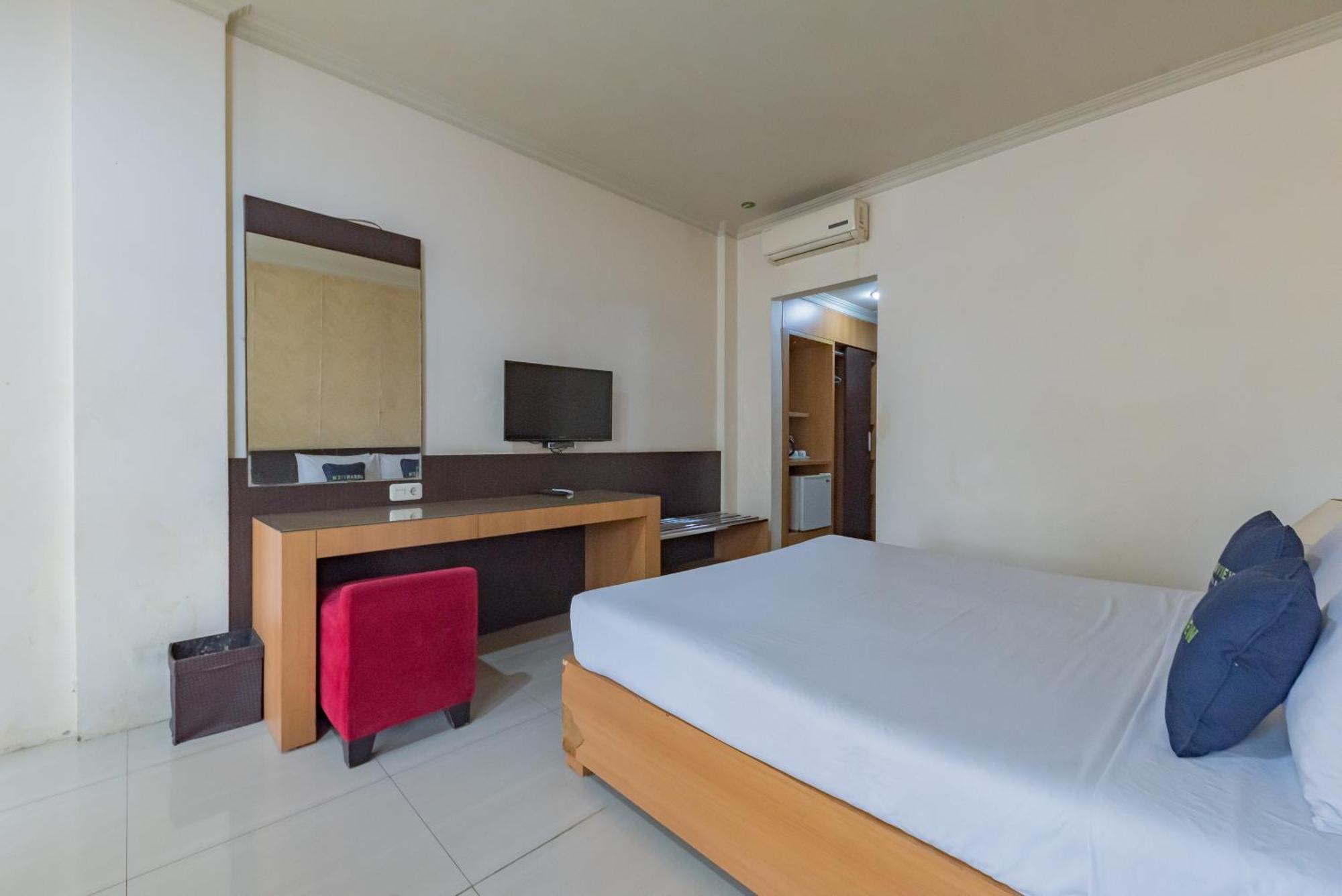 Urbanview Hotel Crown Tasikmalaya By Reddoorz Ngoại thất bức ảnh