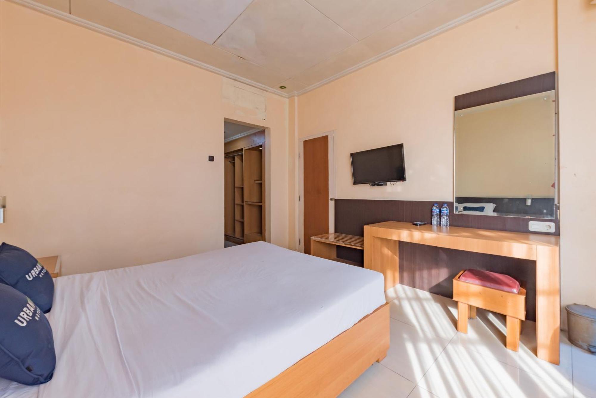 Urbanview Hotel Crown Tasikmalaya By Reddoorz Ngoại thất bức ảnh