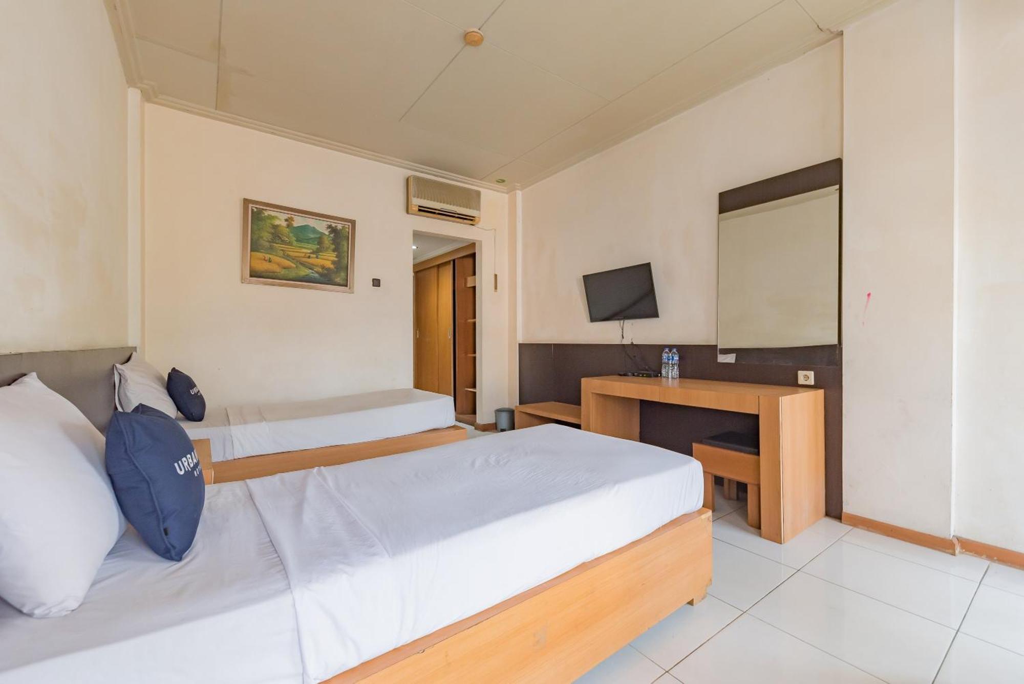 Urbanview Hotel Crown Tasikmalaya By Reddoorz Ngoại thất bức ảnh