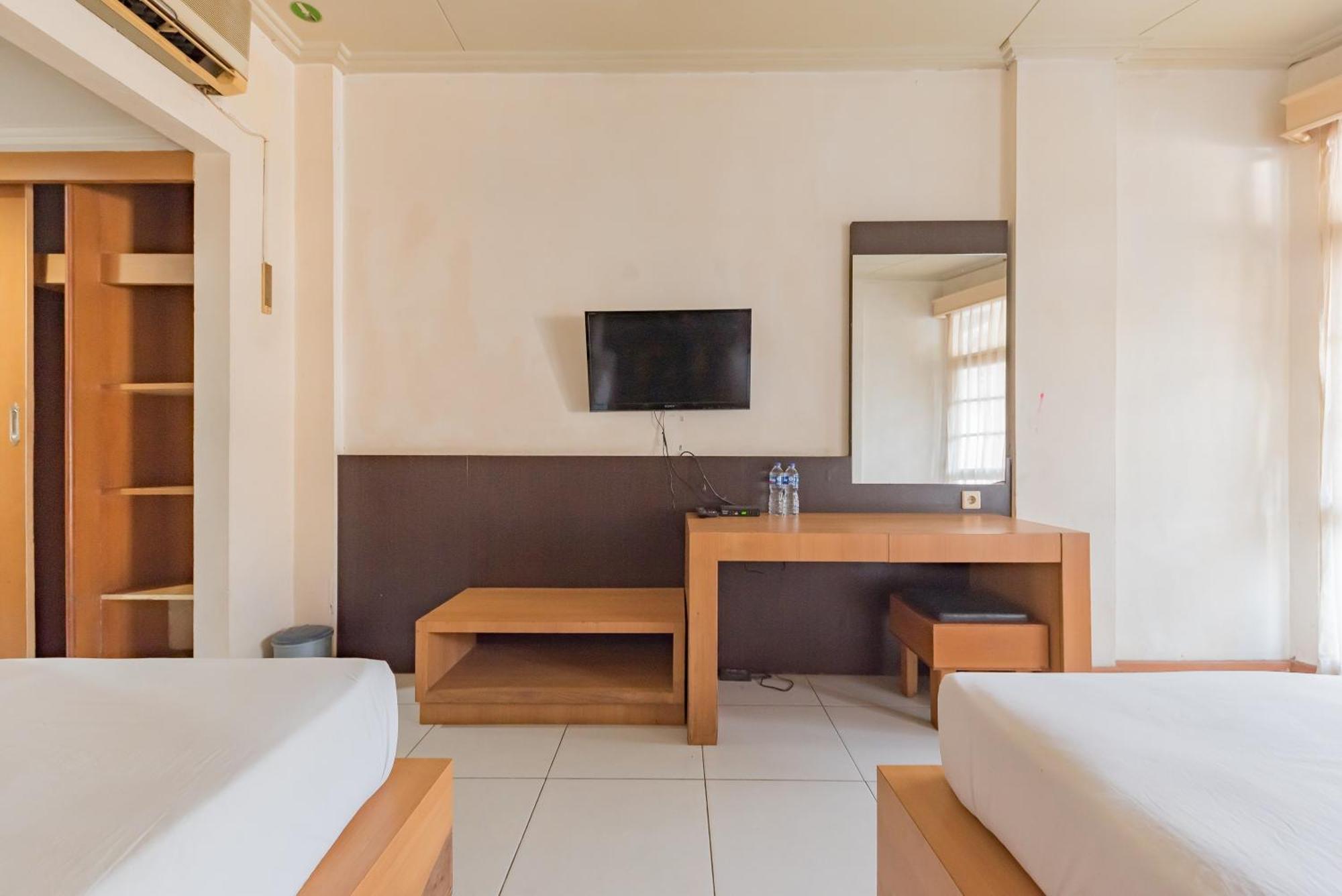 Urbanview Hotel Crown Tasikmalaya By Reddoorz Ngoại thất bức ảnh