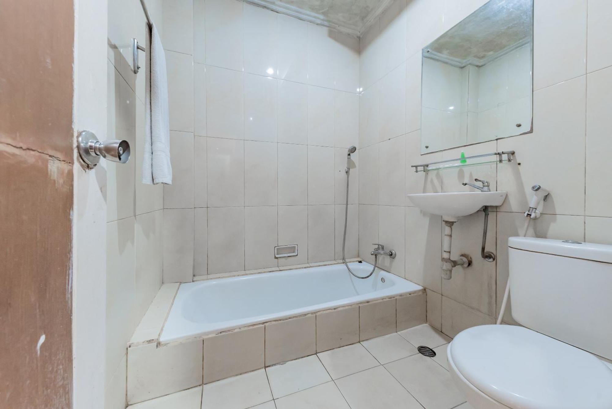 Urbanview Hotel Crown Tasikmalaya By Reddoorz Ngoại thất bức ảnh