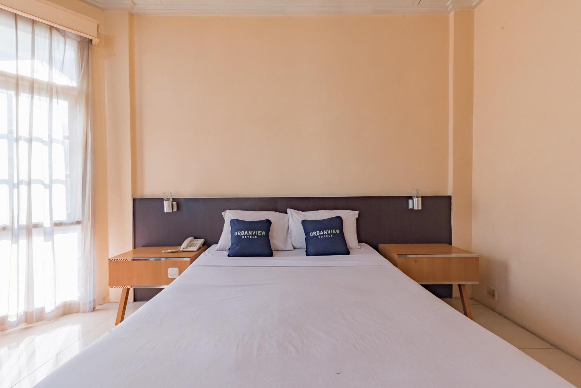 Urbanview Hotel Crown Tasikmalaya By Reddoorz Ngoại thất bức ảnh