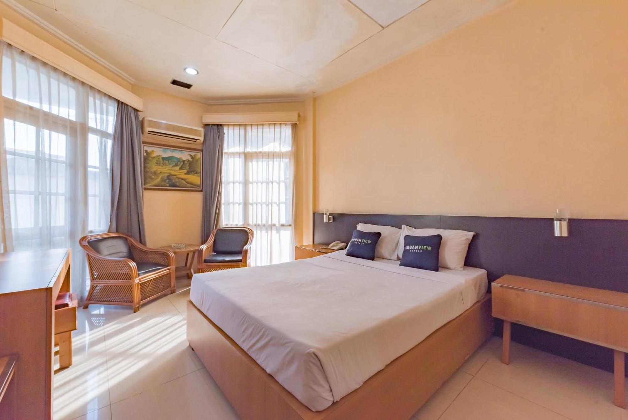 Urbanview Hotel Crown Tasikmalaya By Reddoorz Ngoại thất bức ảnh