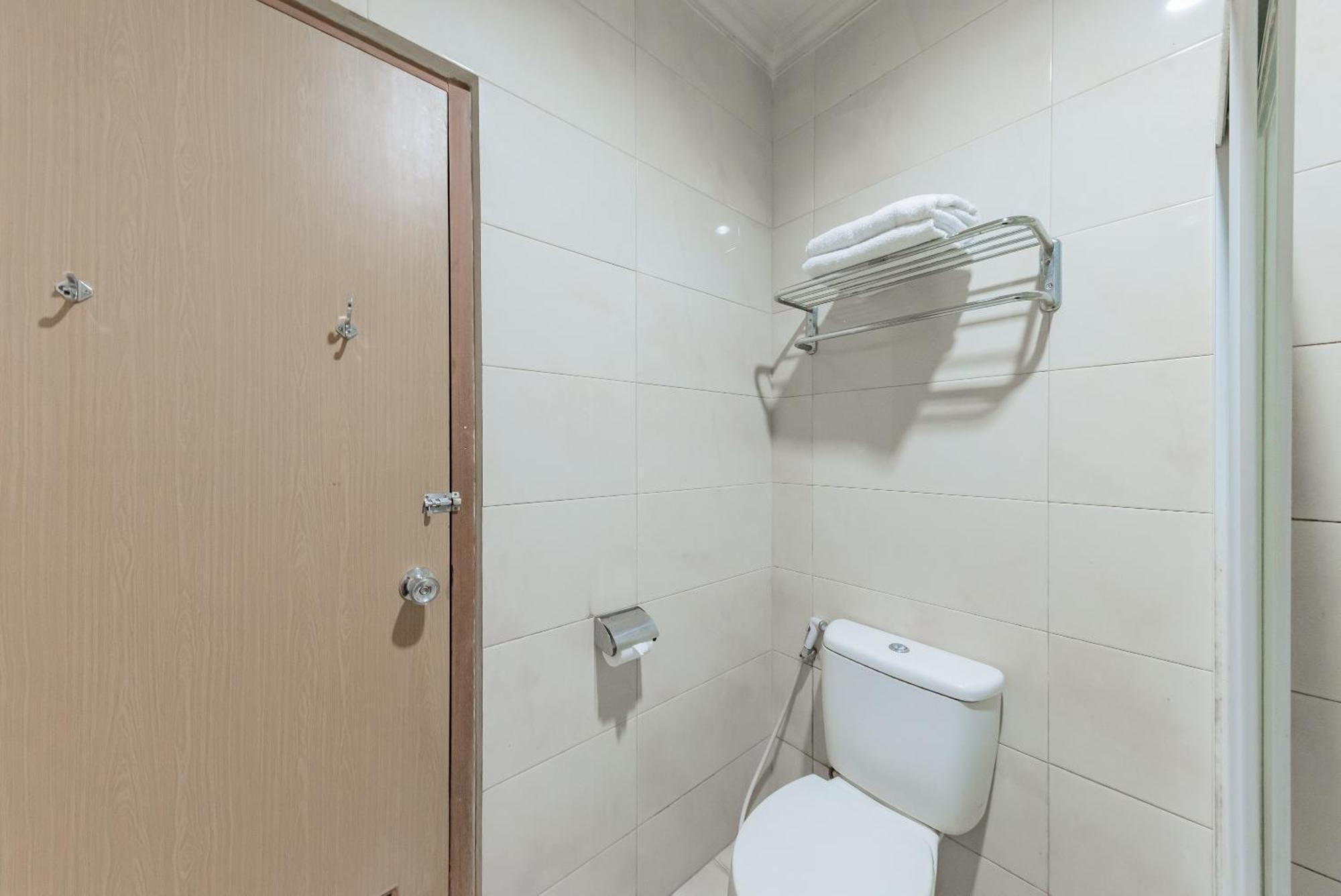 Urbanview Hotel Crown Tasikmalaya By Reddoorz Ngoại thất bức ảnh
